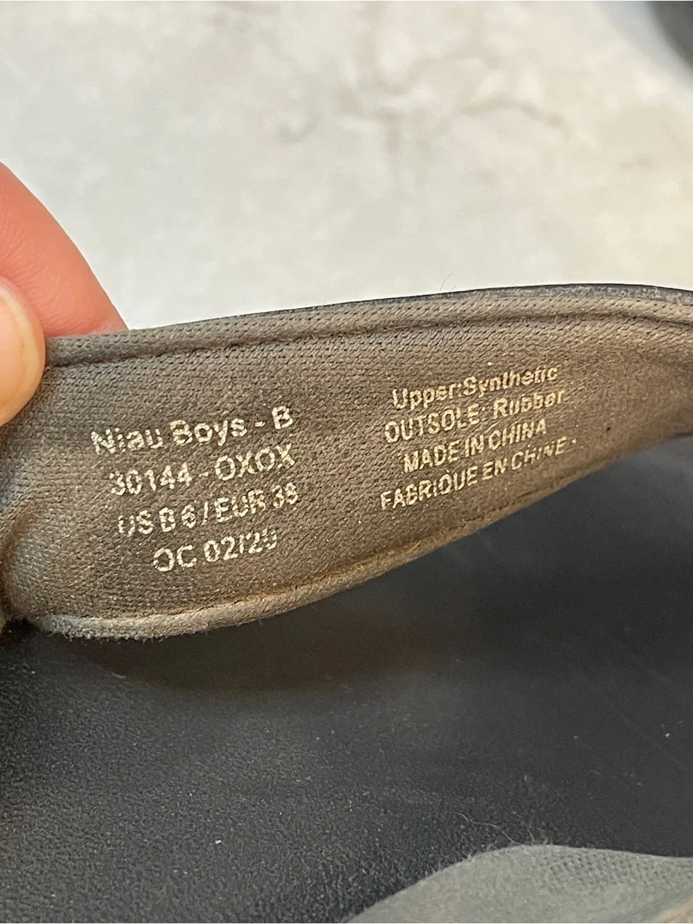 OluKai Black Youth Flip Flops with Logo _US B_Beach, Casual,Resort, coastal Boho